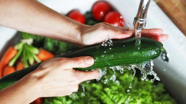 Wash vegetables to prevent infection with protozoan parasites